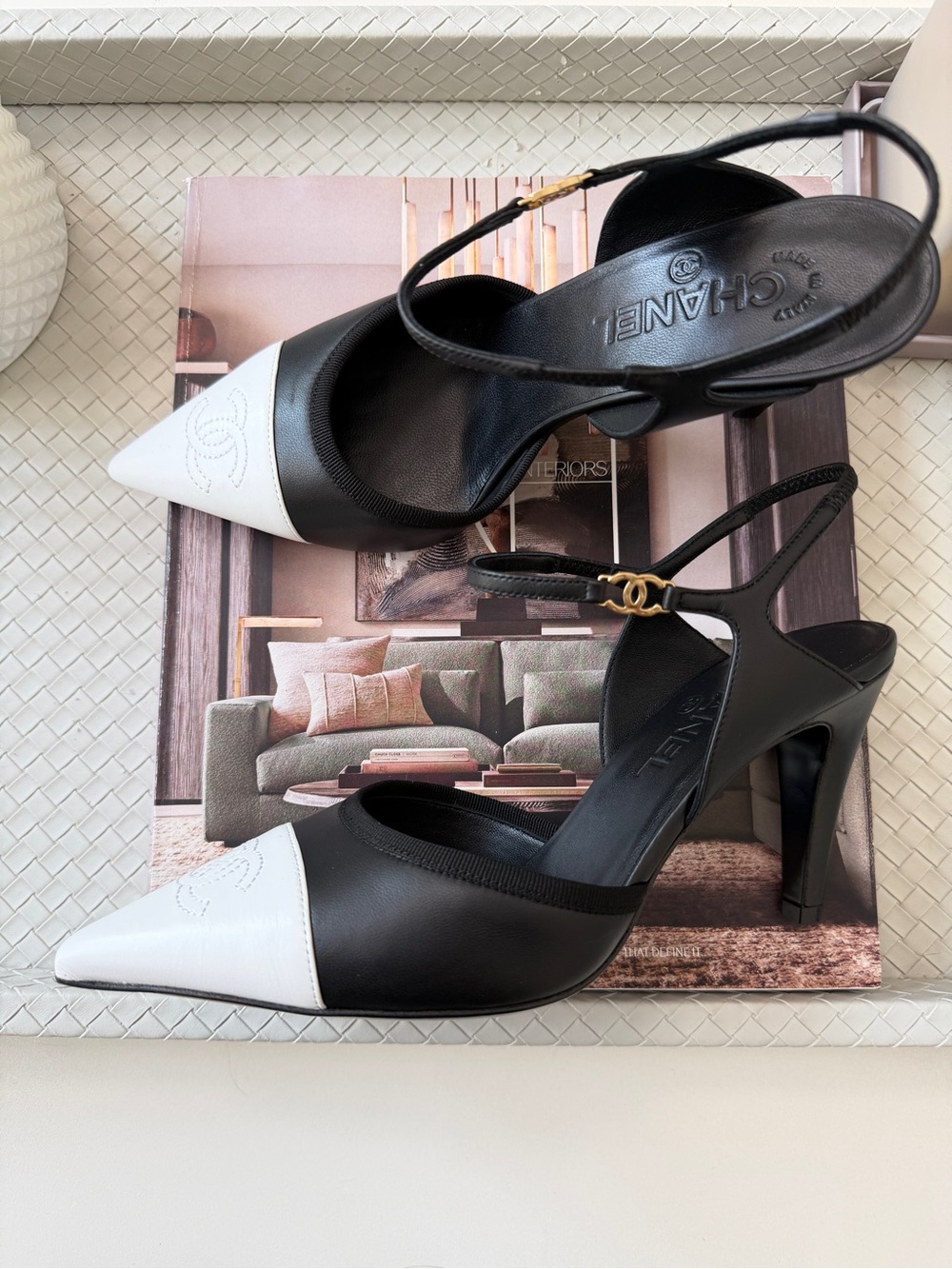 CHANEL SS 2026 BLAZY BLACK WHITE CAP TOE LEATHER HEELS SLINGBACK SHOES PUMPS - Picture 3 of 17
